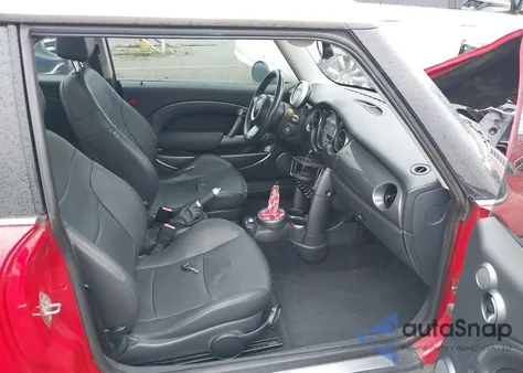 2005 Mini Cooper z USA, uszkodzony, nr VIN WMWRC33435TC59697